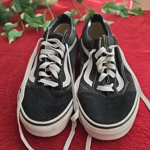 Vans Classic Black and White VANS Low-Tops